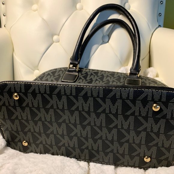 Hand bag, shoulder bag, Black and Grey.17 IN X 11.5 IN, Faux Leather.Wendy Keen. - Picture 7 of 16